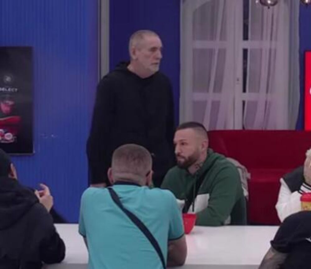 Lepi Mića navodno ne živi više sa suprugom