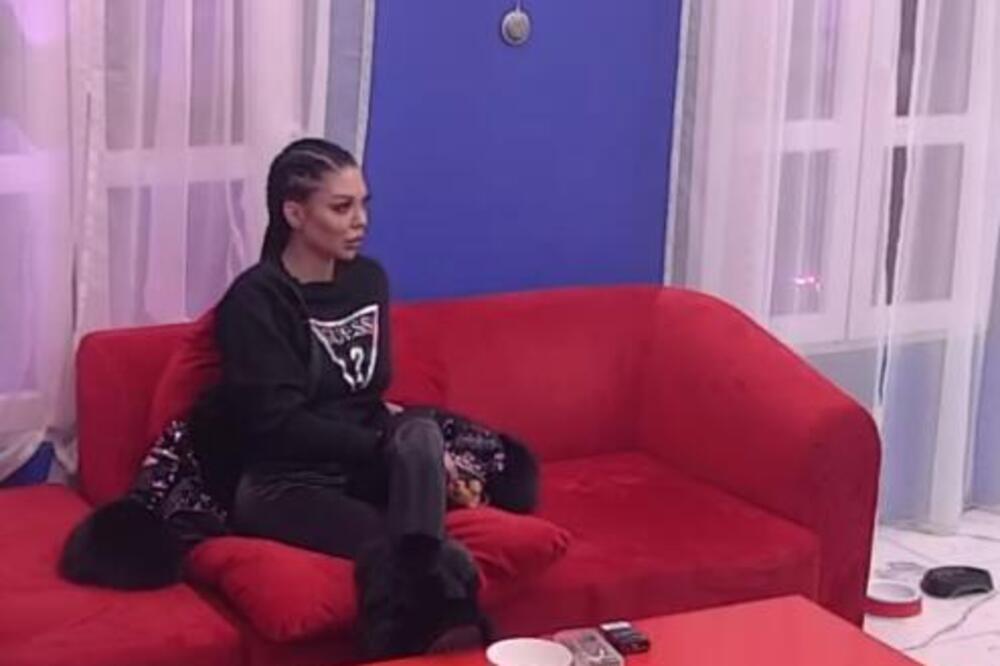 MAJA MARINKOVIĆ PREKRŠILA VAŽNO PRAVILO VELIKOG ŠEFA: Isplivao snimak TAJNOG RAZGOVORA, sledi joj ŽESTOKA KAZNA?