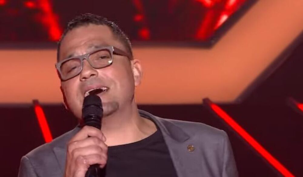 Slaviša već godinama sa porodicom živu u Beču, vikendom nastupa, a preko nedelje vozi kamion.