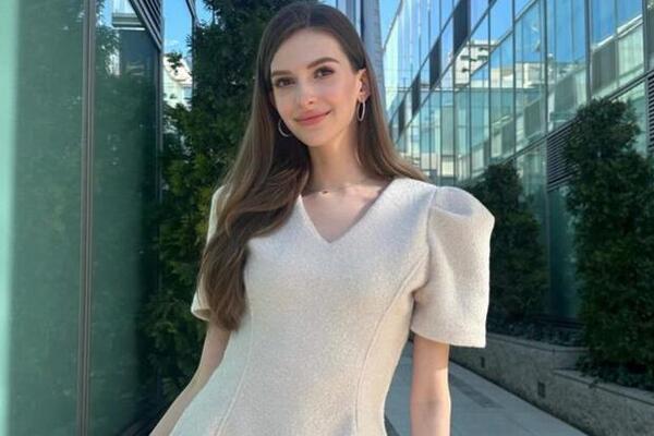 MIS JAPANA UMEŠANA U NEVIĐEN SKANDAL PA PRIMORANA DA SE ODREKNE TITULE: Devojka izazvala ozbiljne PROBLEME (FOTO)