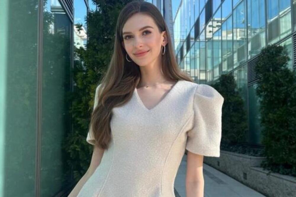 MIS JAPANA UMEŠANA U NEVIĐEN SKANDAL PA PRIMORANA DA SE ODREKNE TITULE: Devojka izazvala ozbiljne PROBLEME (FOTO)