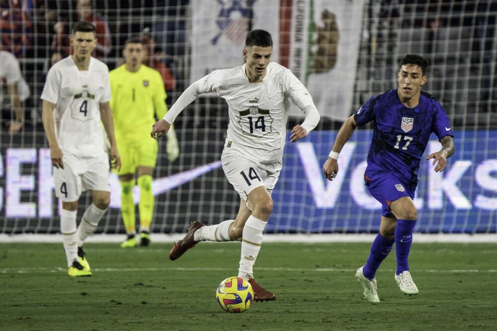 Nikola Petković (beli dres, broj 14) na utakmici Sjedinjenih Američkih Država i Srbije