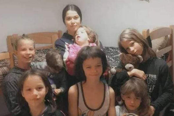 PORODICA STOJANOVIĆ IMA NAJTUŽNIJU SUDBINU: Majka se preudala i OSTAVILA SEDMORO DECE S BOLESNIM OCEM