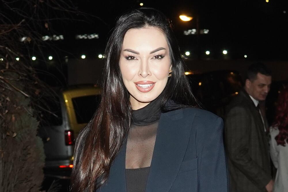 MA, KOGA TO NAŠE OČI VIDE? Zanosna crnka bila sa CECINIM BRATOM, a onda NESTALA: I dalje je baš ZGODNA i lepa