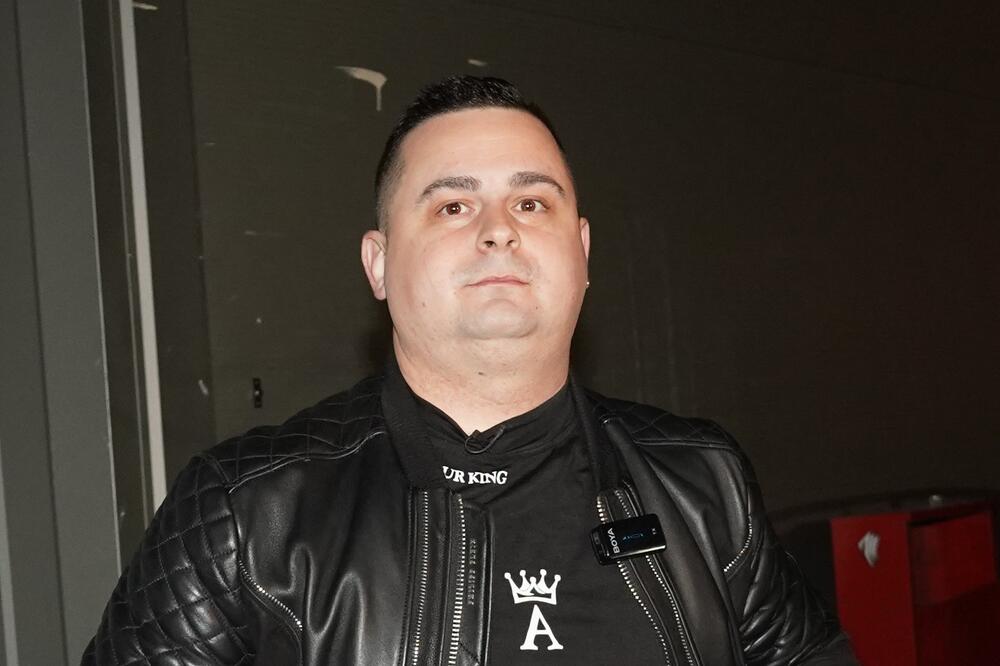 ZA 3 ŽIVOTA NEĆETE POGODITI KO JE NA FOTKI: Srbi su ga OBOŽAVALI, a onda NESTAO sa TV, danas je prosto DRUGI ČOVEK