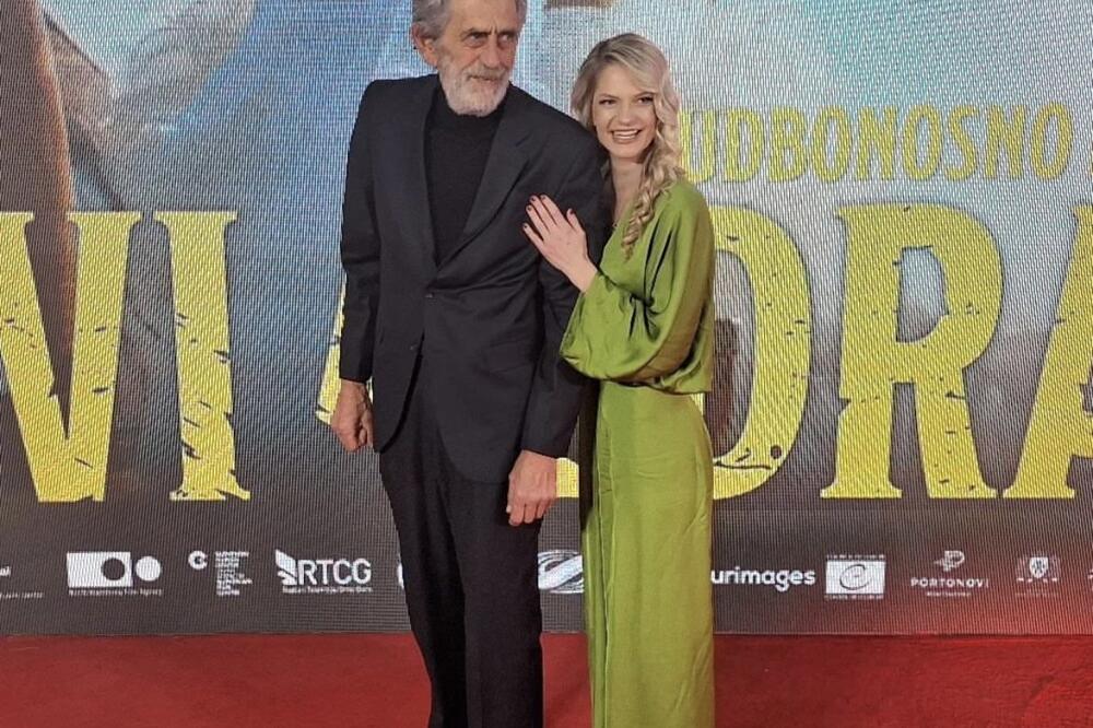 HALJINA DRAGANE DABOVIĆ POSTAVILA JE NOVE MODNE STANDARDE: Elegancija privlači pažnju na CRVENOM TEPIHU