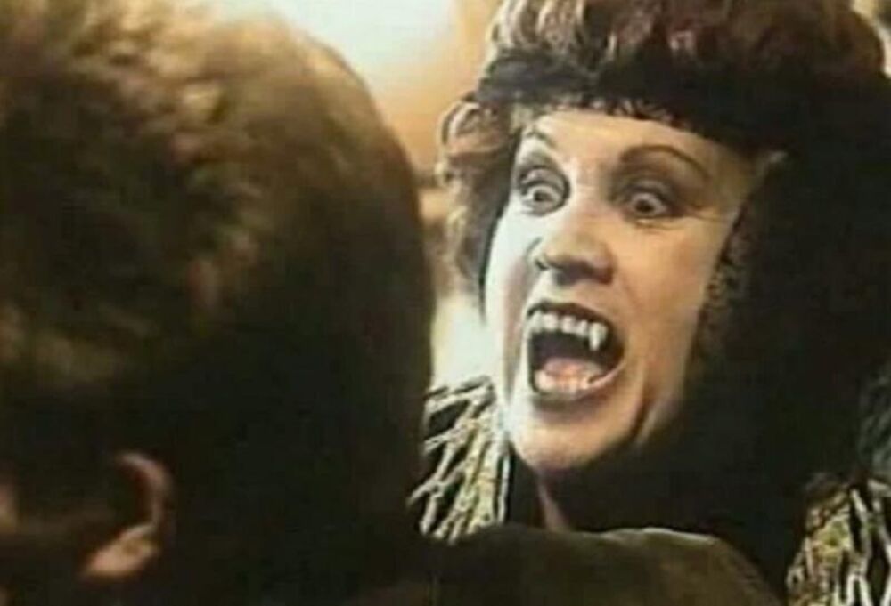 Pun mesec nad Beogradom je srpski horor film iz 1993. godine