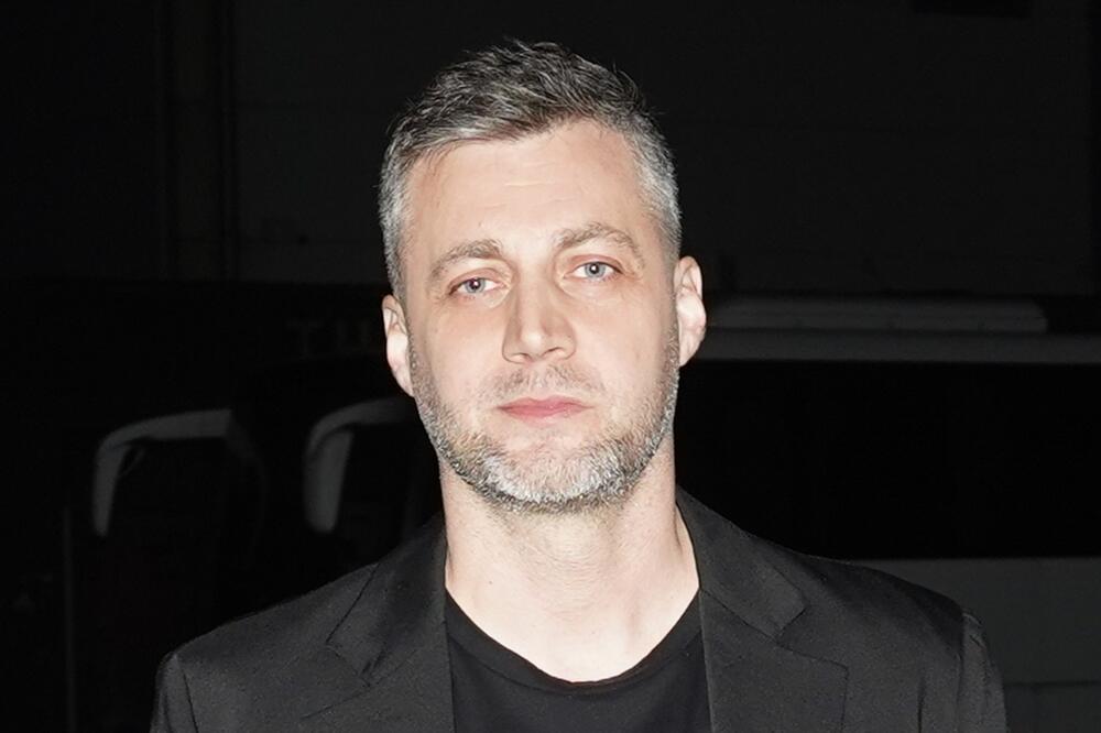 USRED EMISIJE VODITELJ POMENUO LJUBAVNICU, A BOKI LEXINGTON ostao FRAPIRAN: Evo kako je došlo do ove SITUACIJE