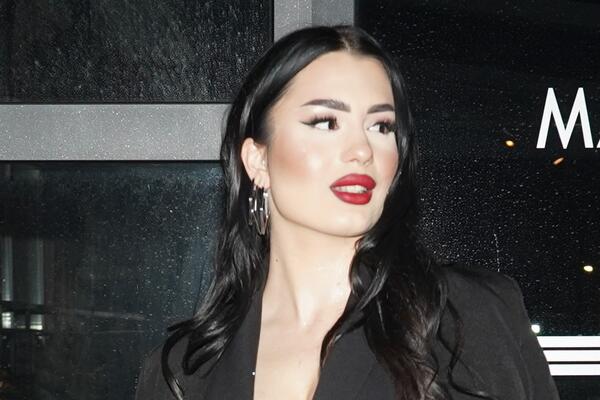 MORALA JE DA OTKAŽE NASTUPE, SVI SE PITAJU DA LI RASKID IMA VEZE SA OVIM: Ljudi su ZABRINUTI za MLADU PEVAČICU