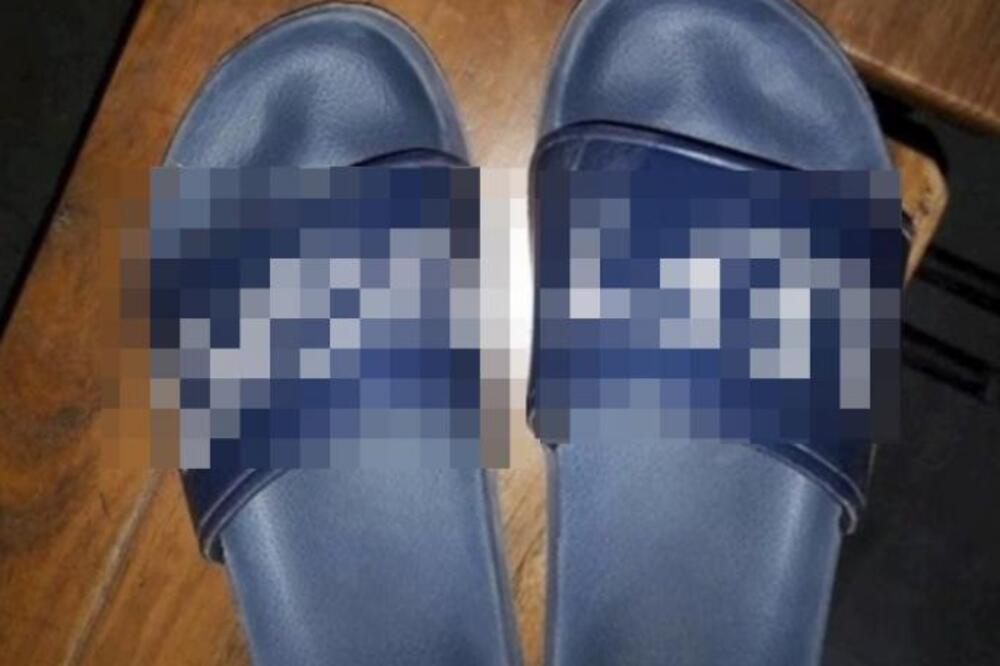 KUPIO JE PAPUČE I NIJE LEPO VIDEO ŠTA NA NJIMA PIŠE: Kad je došao kući, zaprepastio se zbog natpisa