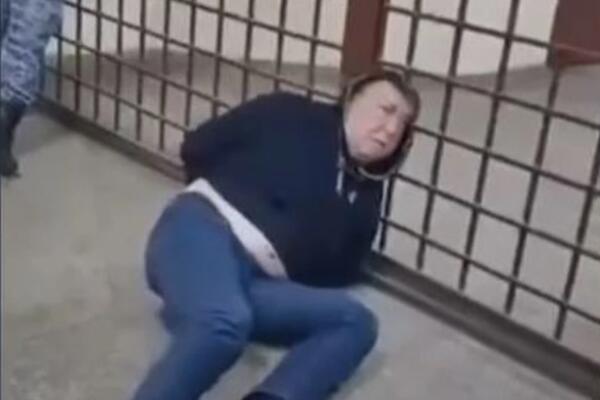 PIJANI RUSKI GENERAL URLA NA PODU ZATVORA; A ČEKAJTE DA ČUJETE RAZLOG: Srediču vam svima otkaze, bre (VIDEO)