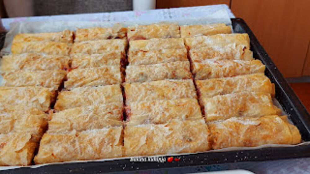 Pita sa višnjama i jabukama