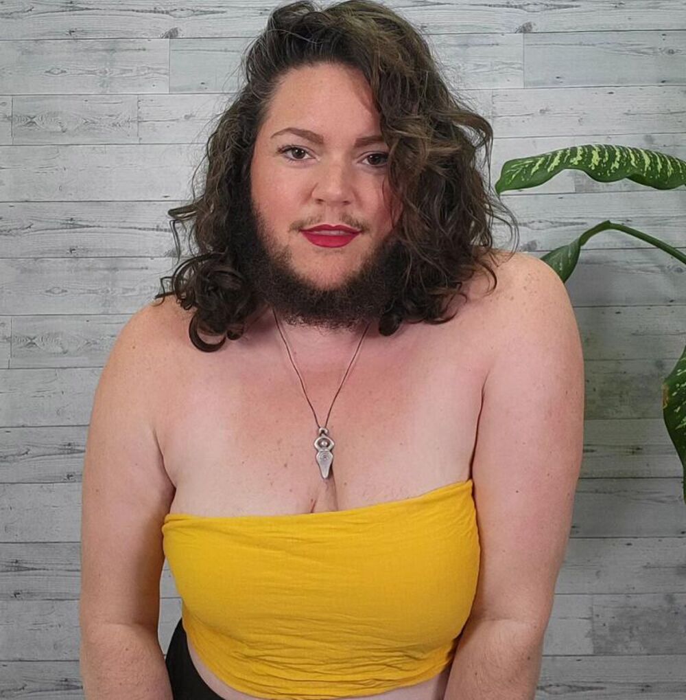 - Provela sam mnogo vremena u prošlosti osećajući se neprijatno zbog svojih dlaka na licu