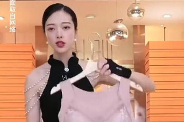 KINESKA TIKTOKERKA ZA 7 DANA POSTALA BOGATAŠICA: Sumanuta TEHNIKA PRODAJE od 3 sekunde donela joj MILIONE (VIDEO)