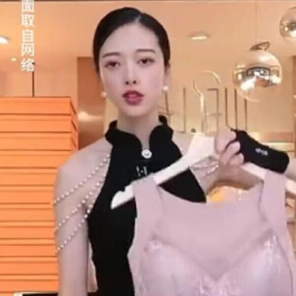 KINESKA TIKTOKERKA ZA 7 DANA POSTALA BOGATAŠICA: Sumanuta TEHNIKA PRODAJE od 3 sekunde donela joj MILIONE (VIDEO)