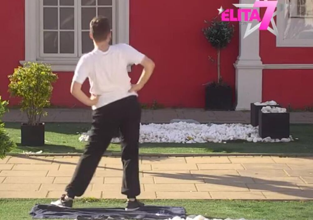 Uroš Stanić radi vežbe