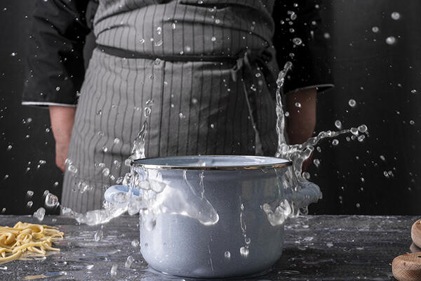 BUĐ PO IVICAMA: Kako da ivice u kuhinji i kupatilu zaštitite od vlage?