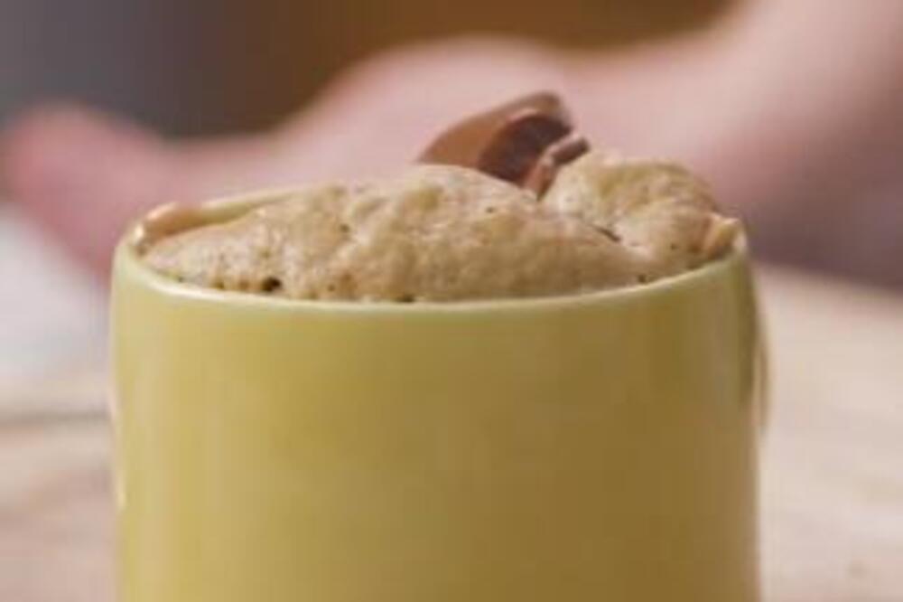 NAJBRŽI KOLAČ DŽEJMIJA OLIVERA GOTOV ZA 10 MINUTA: Kremasto savršenstvo sa BANANOM - prelako se sprema (VIDEO)