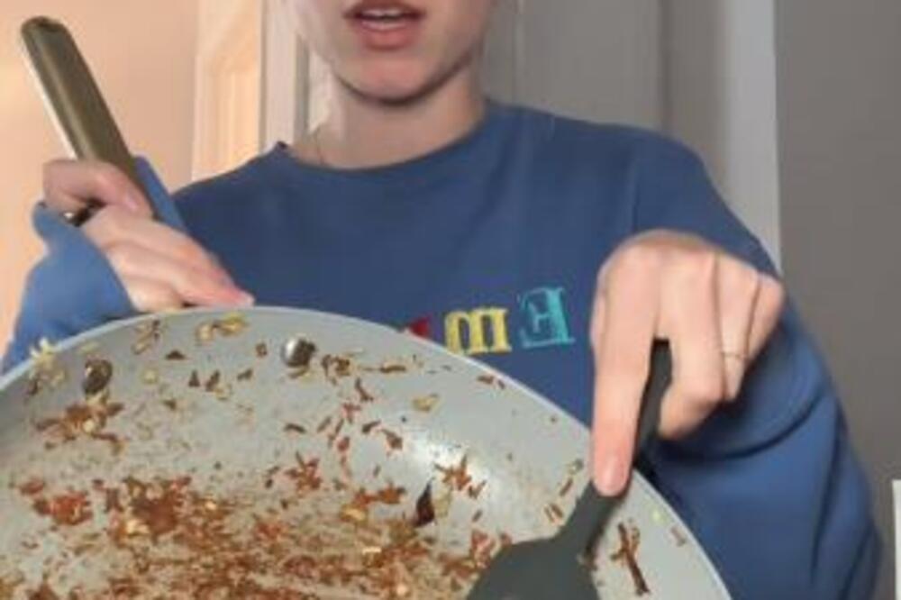 ŽENA SIPALA NA ZAGORELI TIGANJ OVU TEČNOST PA OSTALA U ŠOKU: Biće vam žao što ranije niste znali ovu CAKU (VIDEO)