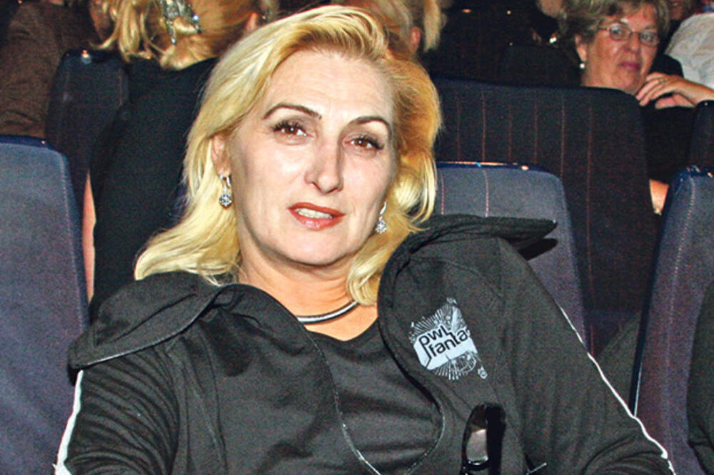 Našoj pevačici javili da joj je muž mrtav! Njegov leš pronašli na pločniku, detalji su jezivi