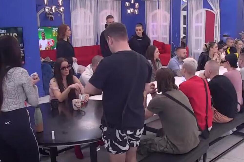 TRESLA SE BELA KUĆA OD NJIHOVE SVAĐE: Ivana i Jelena ŽESTOKO IZVREĐALI Anitu, Anđelo se ODMAH skočio da je BRANI