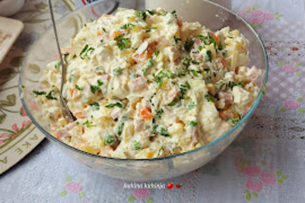 1 sastojak treba da izbacite iz ruske salate, tako vam se neće brzo pokvariti: Čim to uradite, postaće KREMASTA!