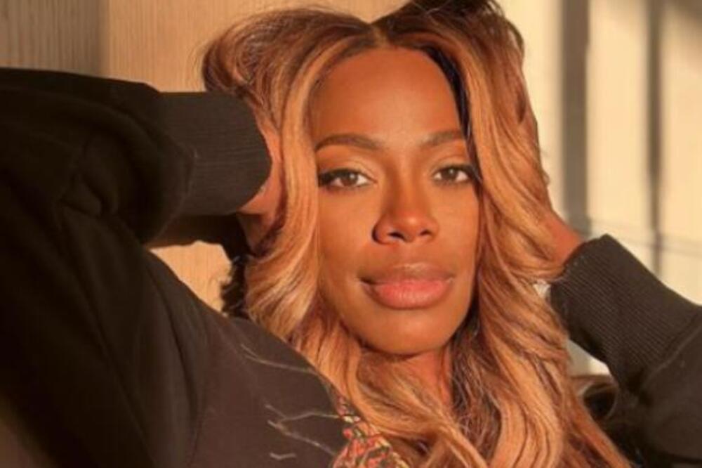 OVA CRVENOKOSA IMA 40 GODINA A I DALJE JE NEVINA: Nikad nije imala INTIMNE ODNOSE, kad joj TRAŽE SE*S odgovor je...