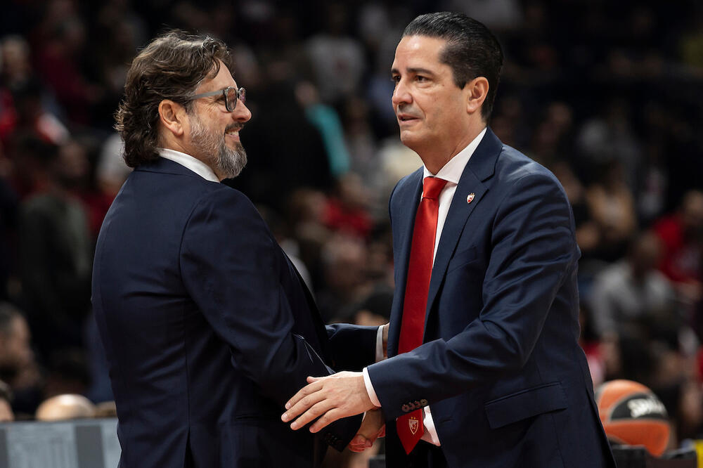 ZVIŽDANJE, A ONDA I SALVA UVREDA! Navijači Zvezde priredili vreo doček Trinkijeriju (VIDEO)