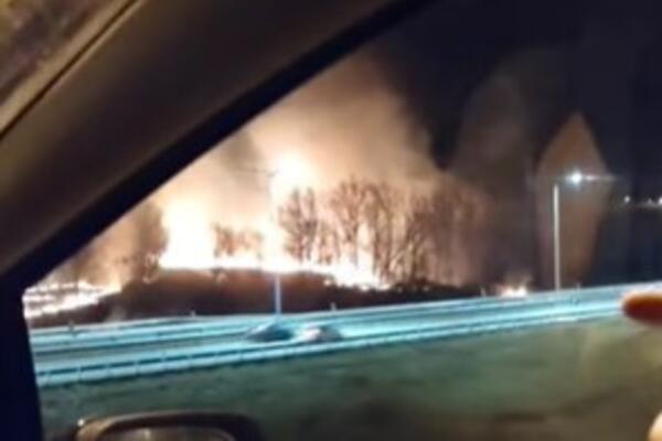 OGROMAN POŽAR KOD MALOG POŽAREVCA: Snimljena vatrena stihija (VIDEO)
