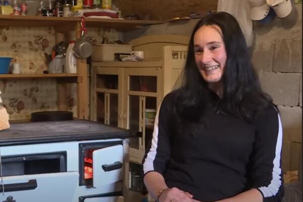 MARA I MILUN ŽIVE POTPUNO SAMI NA 1.500 METARA NADMORSKE VISINE: Nemaju TELEVIZOR, a ovo im je JEDINA ZABAVA! VIDEO