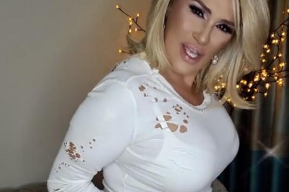 NAJZGODNIJA APOTEKARKA IMA BOLJE NOGE NEGO LEPA BRENA: Ana ZAVRCKALA u USKOJ HALJICI, pa NEKOME poručila OVO! VIDEO