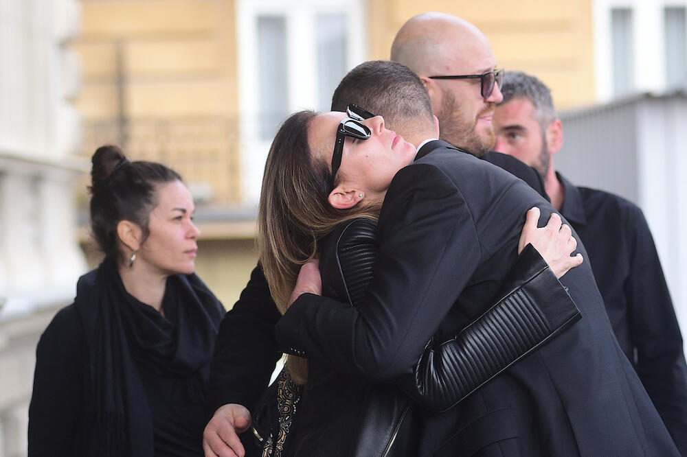 SLIKA KOJA ĆE VAM SLOMITI SRCE! Porodica Dejana Milojevića u suzama, neopisiva tuga (FOTO)
