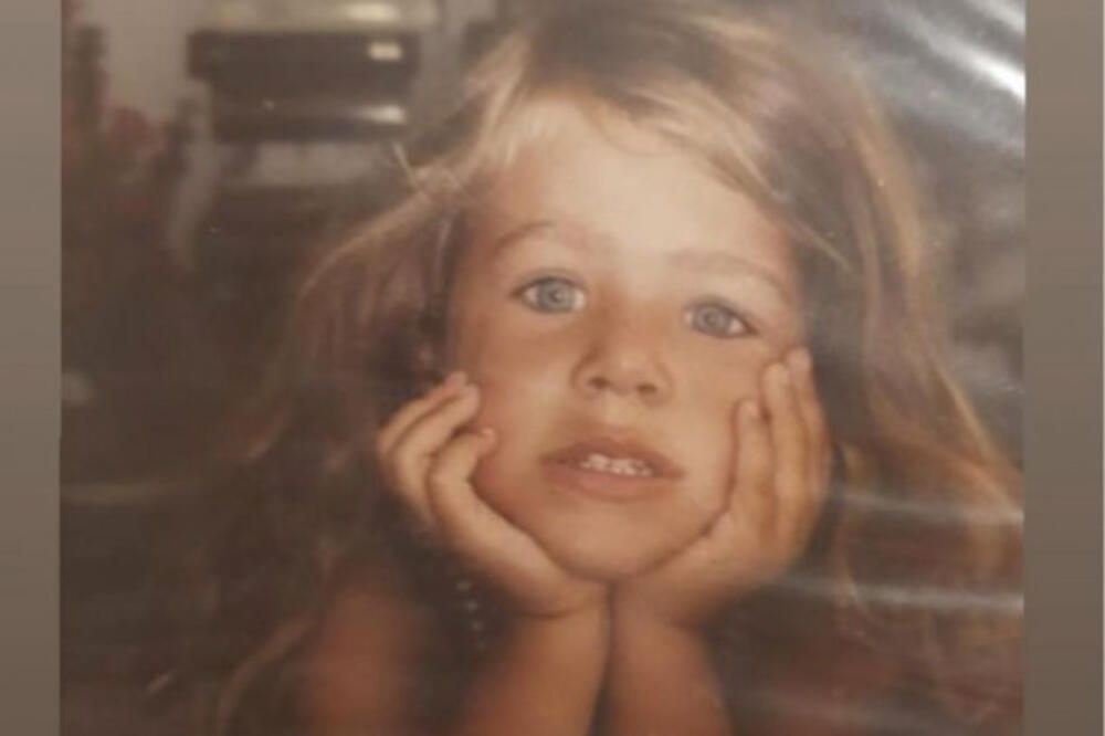 DA LI PREPOZNAJETE DEVOJČICU SA FOTKE? Danas je velika ZVEZDA u našoj zemlji i prava je BOGINJA