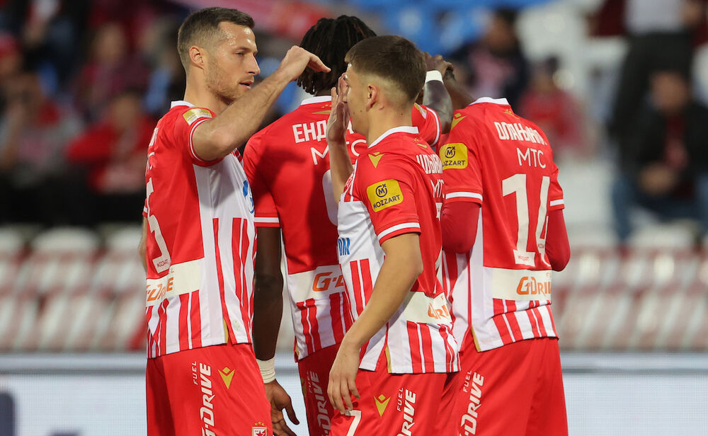 Slavlje fudbalera Crvene zvezde na meču protiv Voždovca
