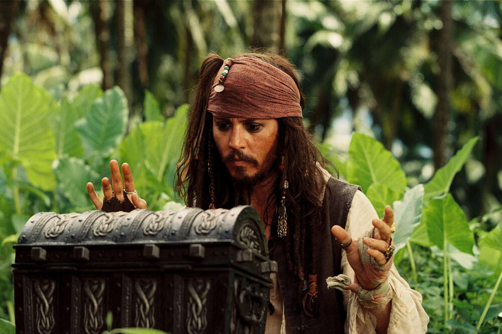 ČAK SE I ILON MASK UKLJUČIO U RASPRAVU O DŽONIJU DEPU! GLUMAC IZAČEN IZ PIRATA: Zameniće ga ova ŽENA?