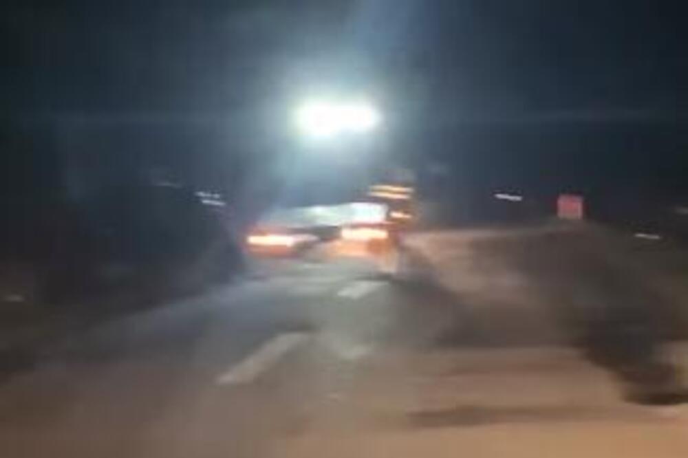 PRVA FOTOGRAFIJA SA MESTA NESREĆE KRAJ VRBASA: Jedan osoba POGINULA, dve povređene, automobil SMRSKAN (FOTO)