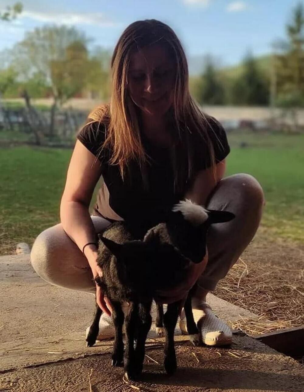 Marija Rajić sa jagnjićima