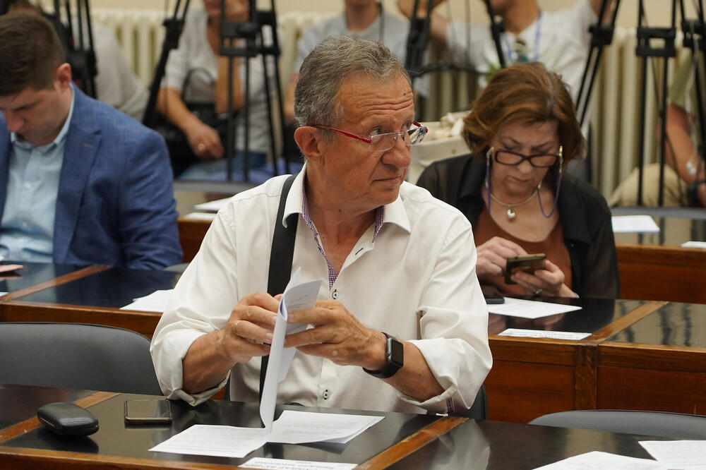 NAJPOZNATIJI SRPSKI VODITELJ JE TADA ŽENU UHVATIO U PRELJUBI, A ONDA GA SAČEKALA PESNICA PO NOSU: Izneo sve DETALJE