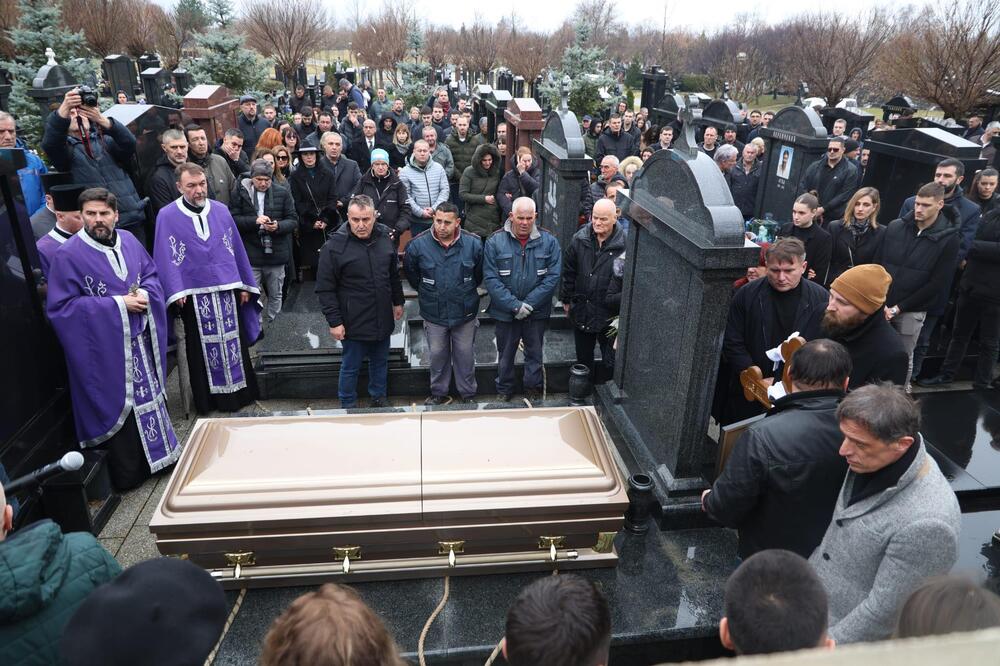 JOKIĆEV SAIGRAČ NA MILOJEVIĆEVOJ SAHRANI: I Nagetsi ispratili Dejana na večni počinak (FOTO)