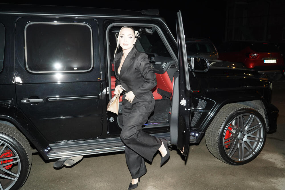 SRPSKA PEVAČICA JE DANAS NAJSREĆNIJA NA SVETU! IMA LOVU DO KROVA, ALI TO JOJ SADA NIŠTA NE ZNAČI: On je BITNIJI