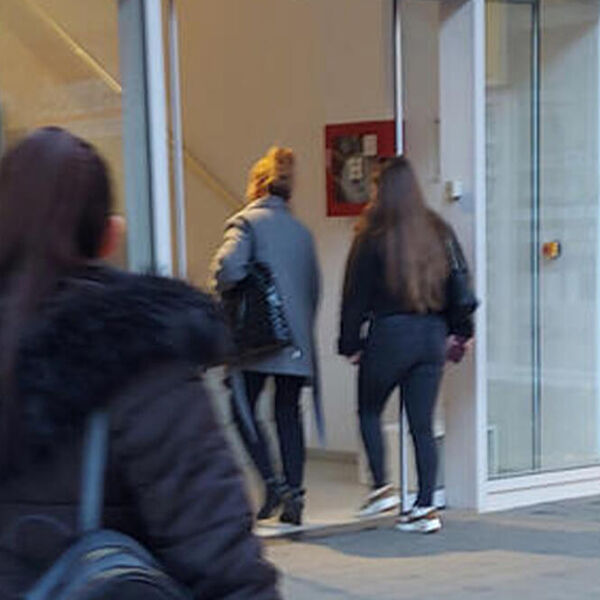 SVAKOG UTORKA JE NA PINKU, SRBI JE VOLE, A RADI TRI POSLA DA PREŽIVI! Najpoznatija MAMA u Srbiji sasula sve u LICE
