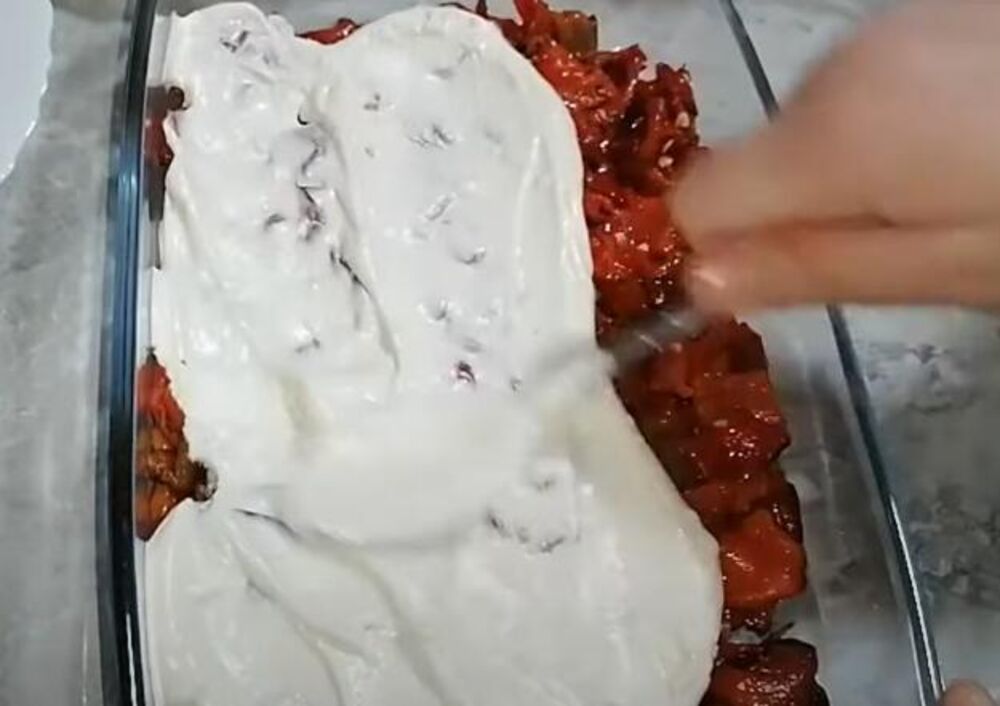 Sir preko pečenih paprika