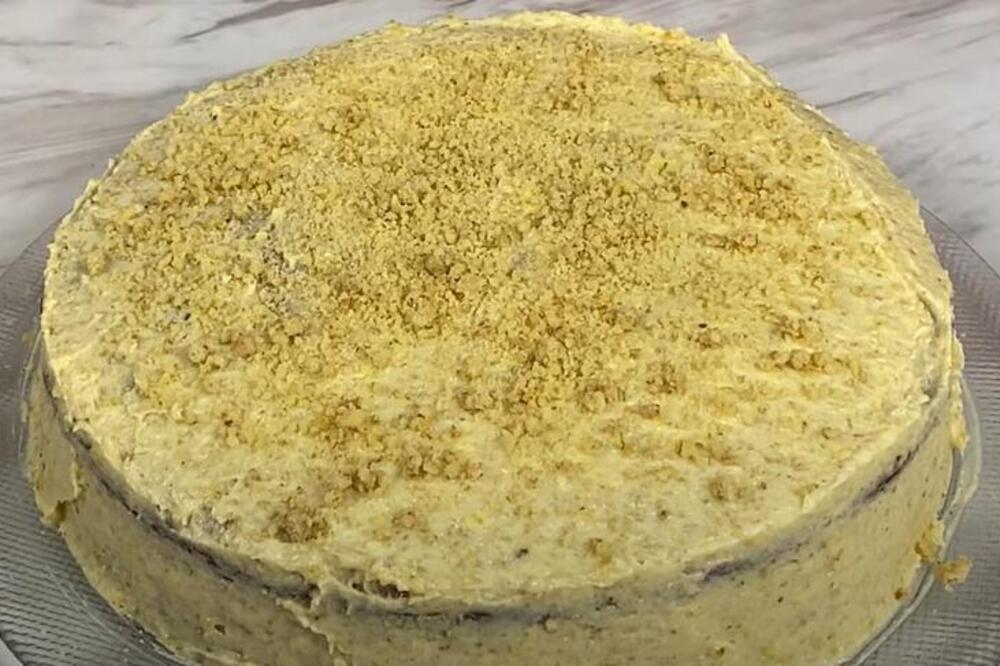SRPSKI KUVAR OTKRIO KAKO PRAVI NAJKREMASTIJU POSLASTICU: Starinska torta sa orasima - ukusom vraća u detinjstvo