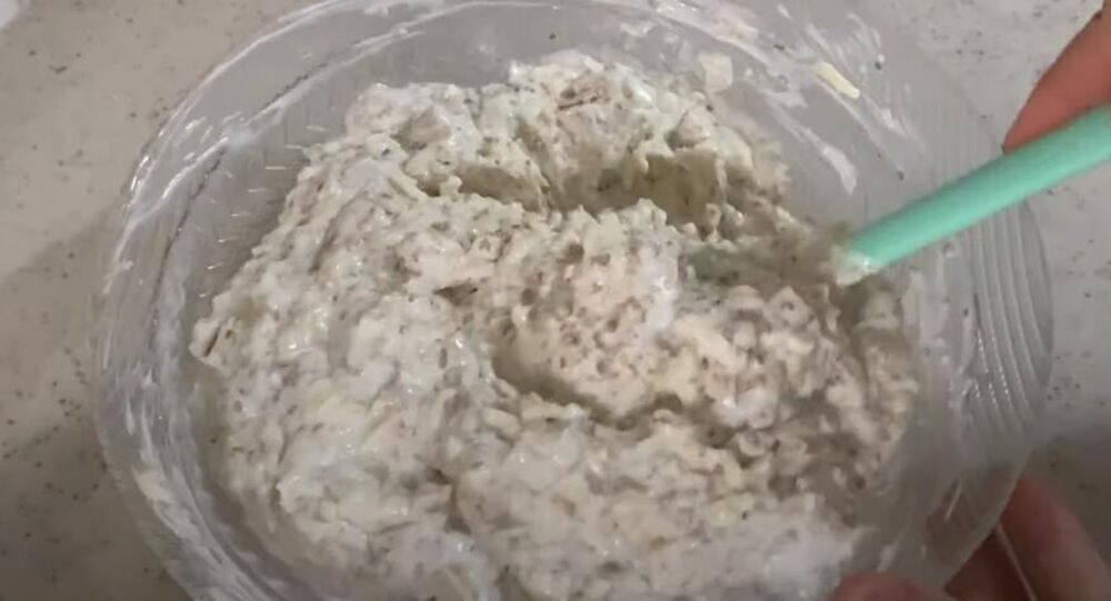 Susam salata sa šunkom u činiji