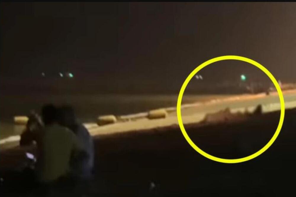 POSKIDALI SVE SA SEBE, PA KRENULI U VRELU AKCIJU: U naletu STRASTI se nisu obazirali na KAMERE, a sada... (VIDEO)