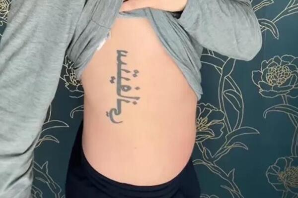 HTEO TETOVAŽU NA ARAPSKOM, A ONDA JE USLEDILA BLAMAŽA VEKA: Napravio je KOBNU GREŠKU, a sada je ostao sa... (VIDEO)