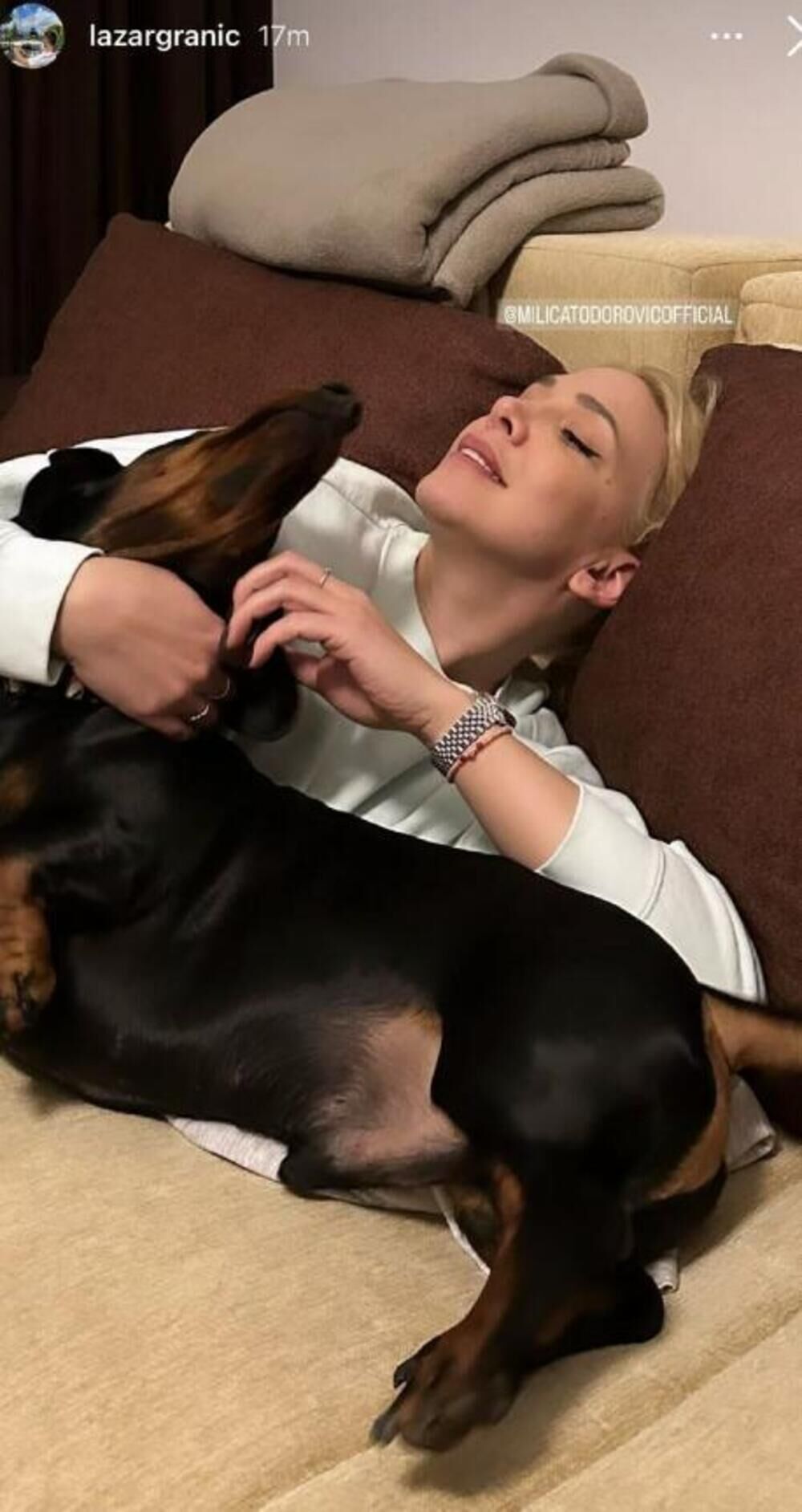 Milica uživa sa psom