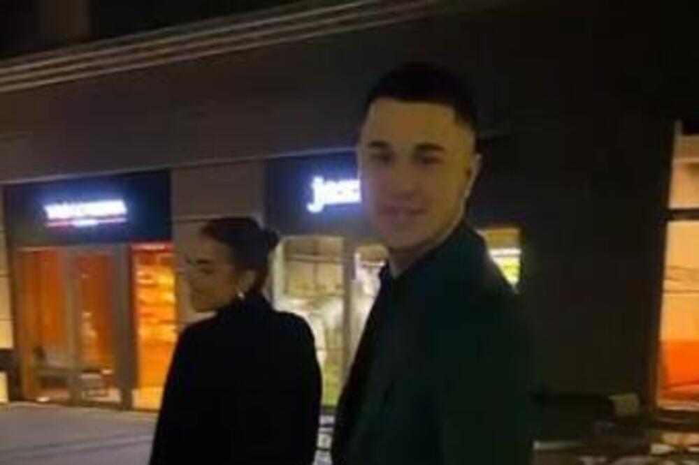 SNIMLJENI NA JAVNOM MESTU USRED MRAKA: Zašto je David DRŽAO haljinu atraktivne pevačice? (FOTO)
