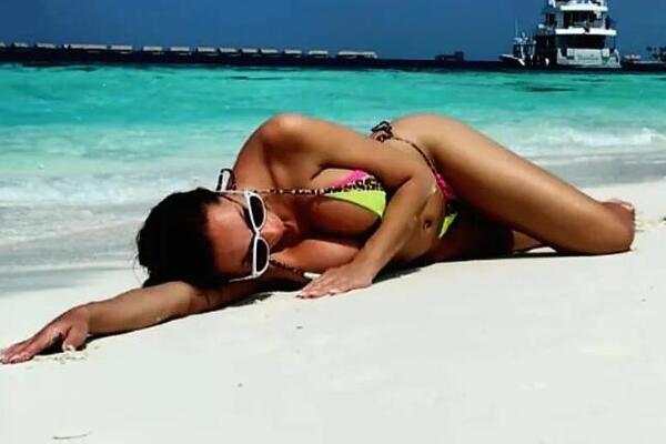 TOTALNA DOMINACIJA SRPSKE PEVAČICE! NAPRAVILA HAOS VRUĆIM OBLINAMA: Nađa (40) zadaje DOMAĆI ZADATAK mnogo mlađima