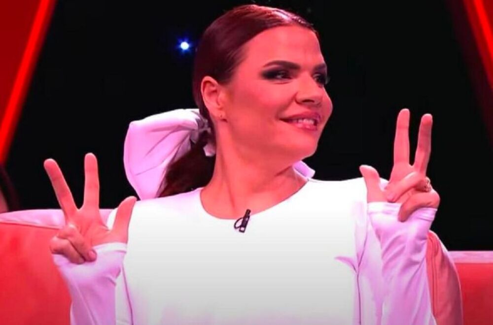 Pevačica je nakon najave voditelja podigla tri prsta